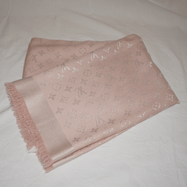 LV Monogram Shine Shawl M72252 in 2023  Louis vuitton scarf, Fashion,  Louis vuitton