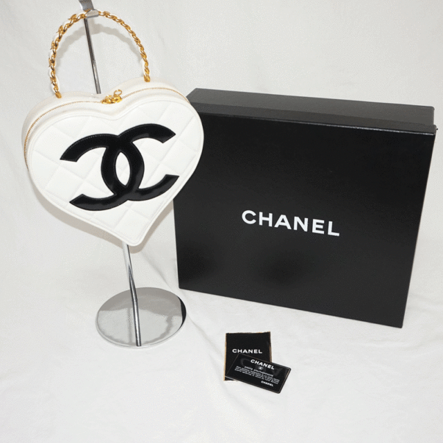 宅配買取！！CHANELハートバニティバッグ！！エナメル白黒お売り頂き ...